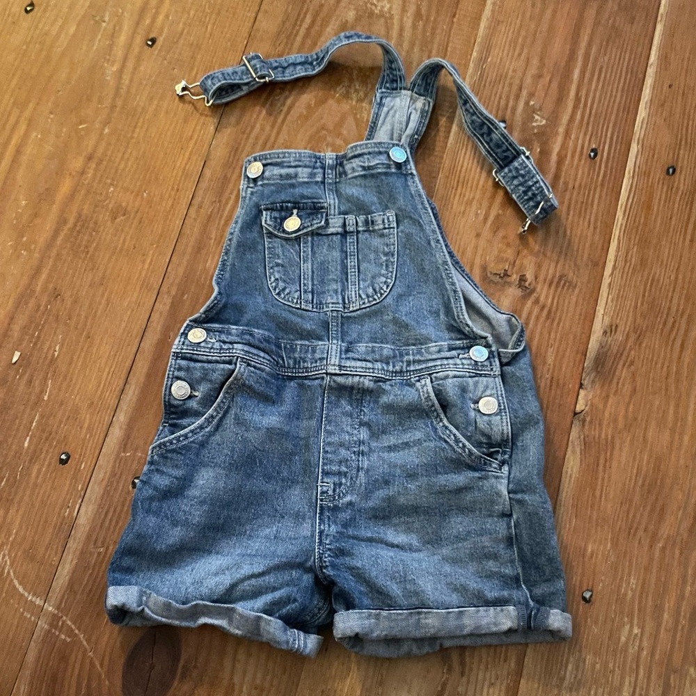 H&M overall denim shorts - size 8